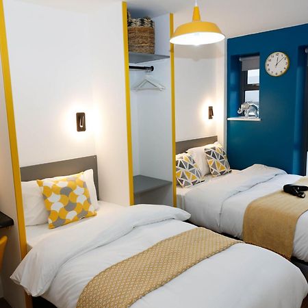 New Luxury Apartments In Central Location Next To Shops, Cafes, Bars & Metro Londres Exterior foto