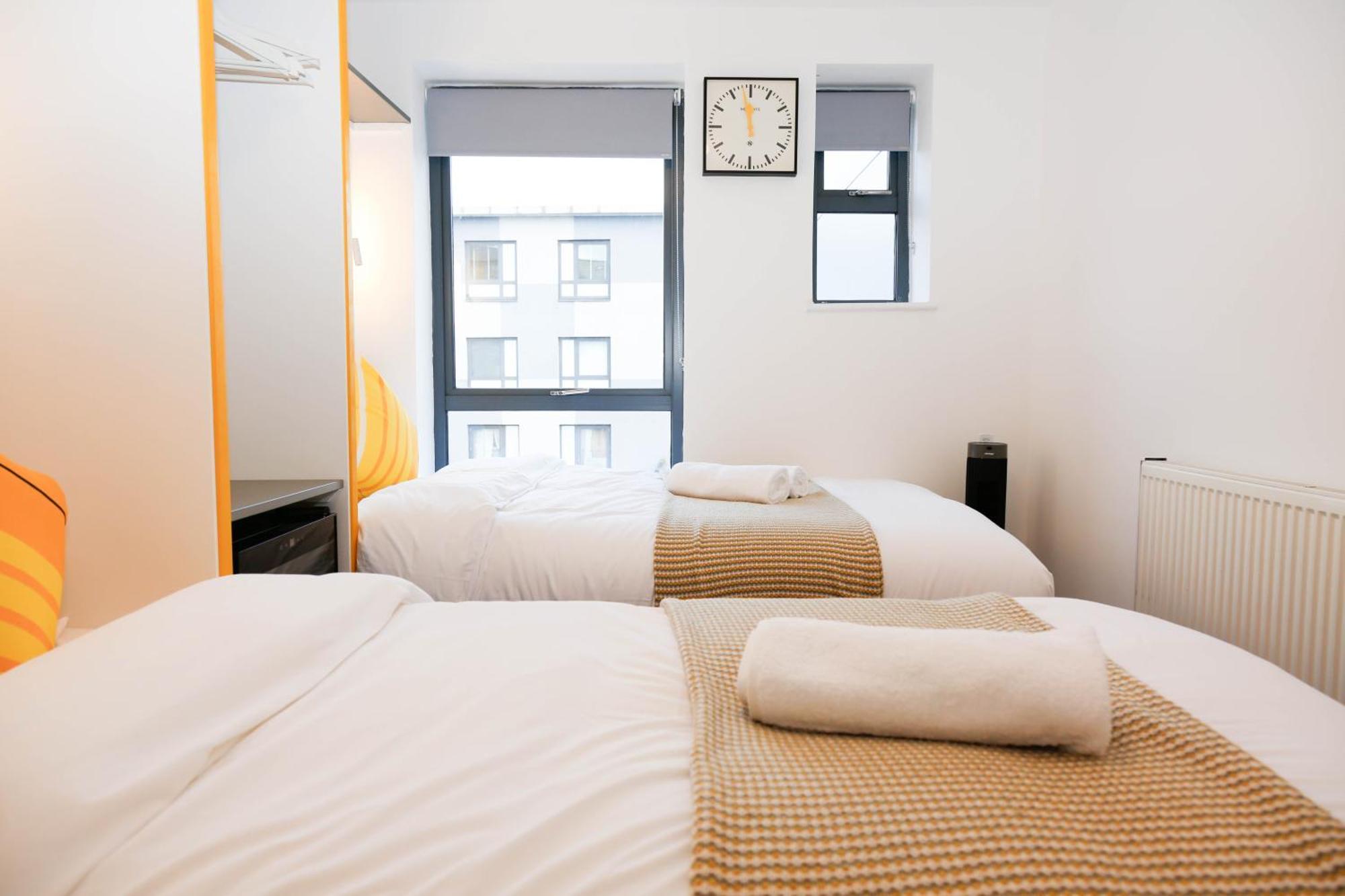 New Luxury Apartments In Central Location Next To Shops, Cafes, Bars & Metro Londres Exterior foto