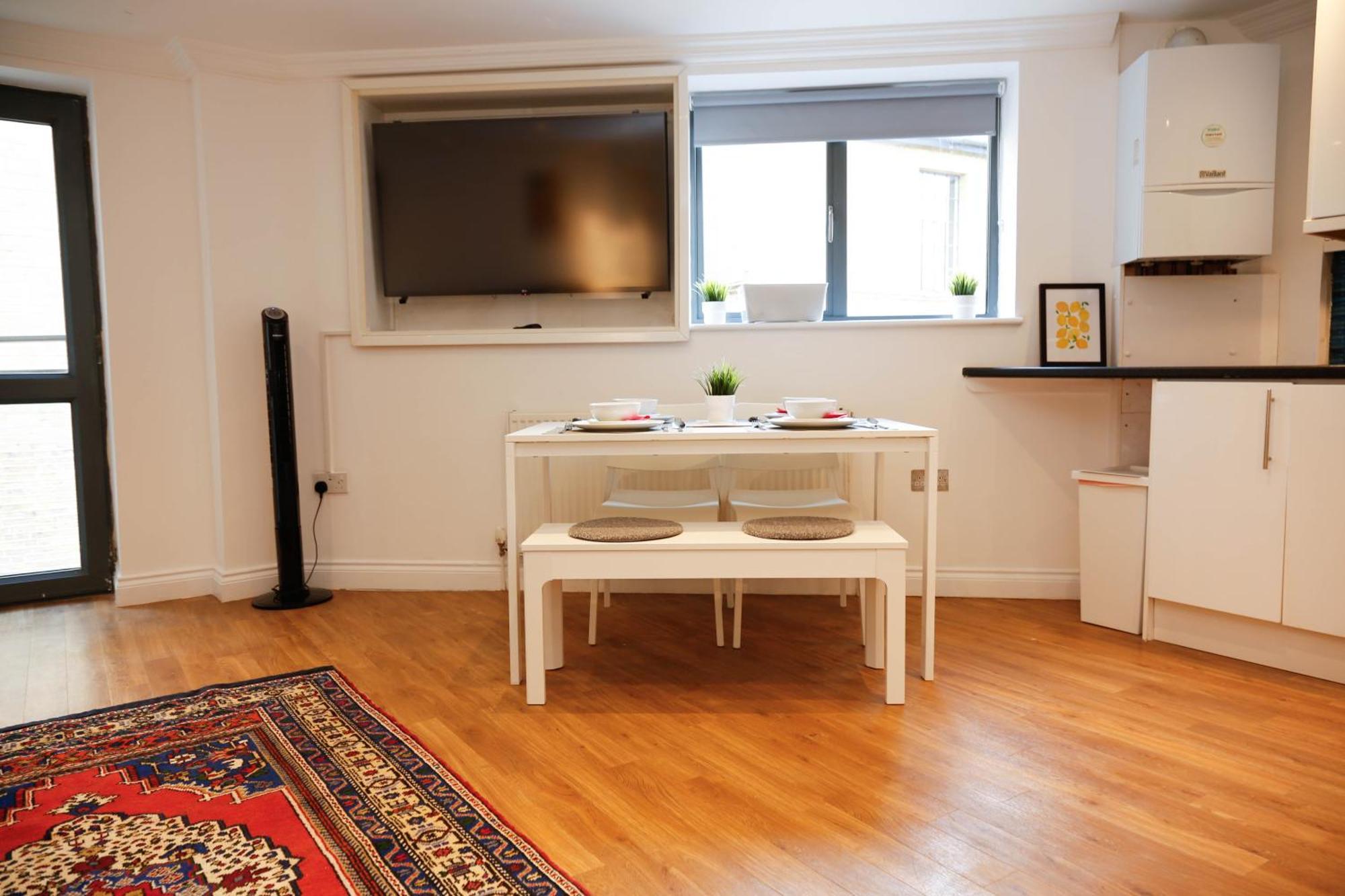 New Luxury Apartments In Central Location Next To Shops, Cafes, Bars & Metro Londres Exterior foto