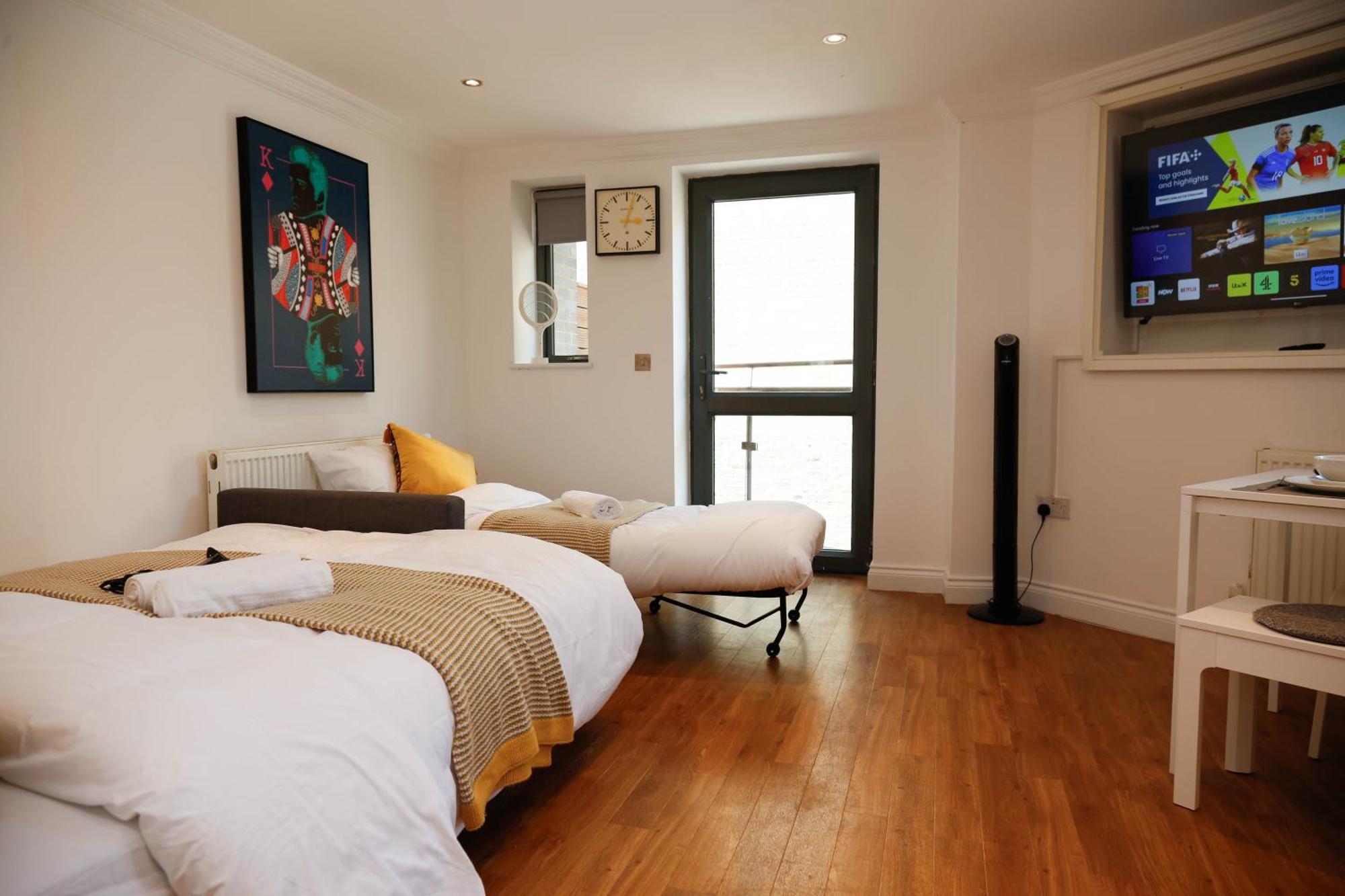 New Luxury Apartments In Central Location Next To Shops, Cafes, Bars & Metro Londres Exterior foto