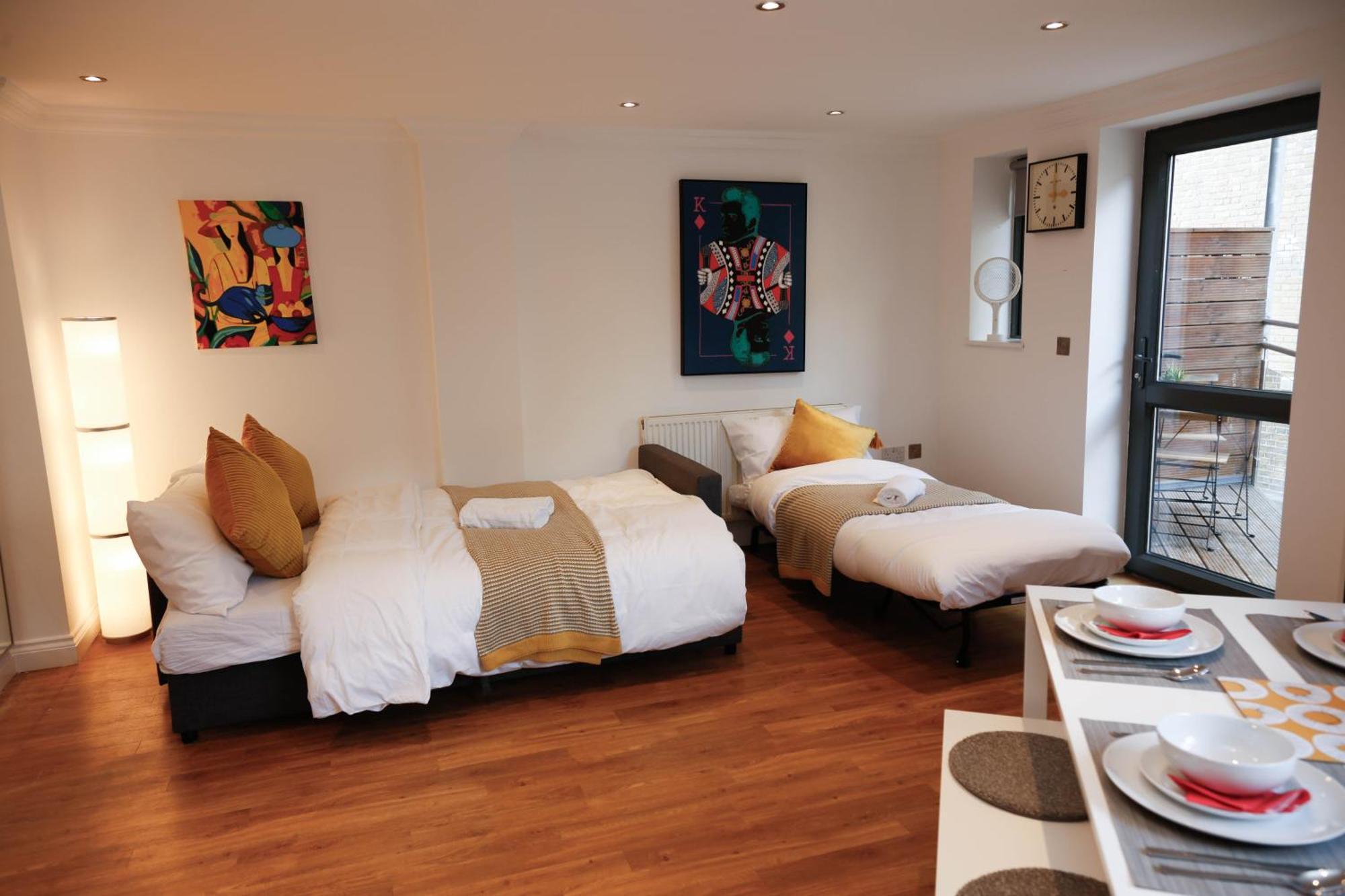 New Luxury Apartments In Central Location Next To Shops, Cafes, Bars & Metro Londres Exterior foto