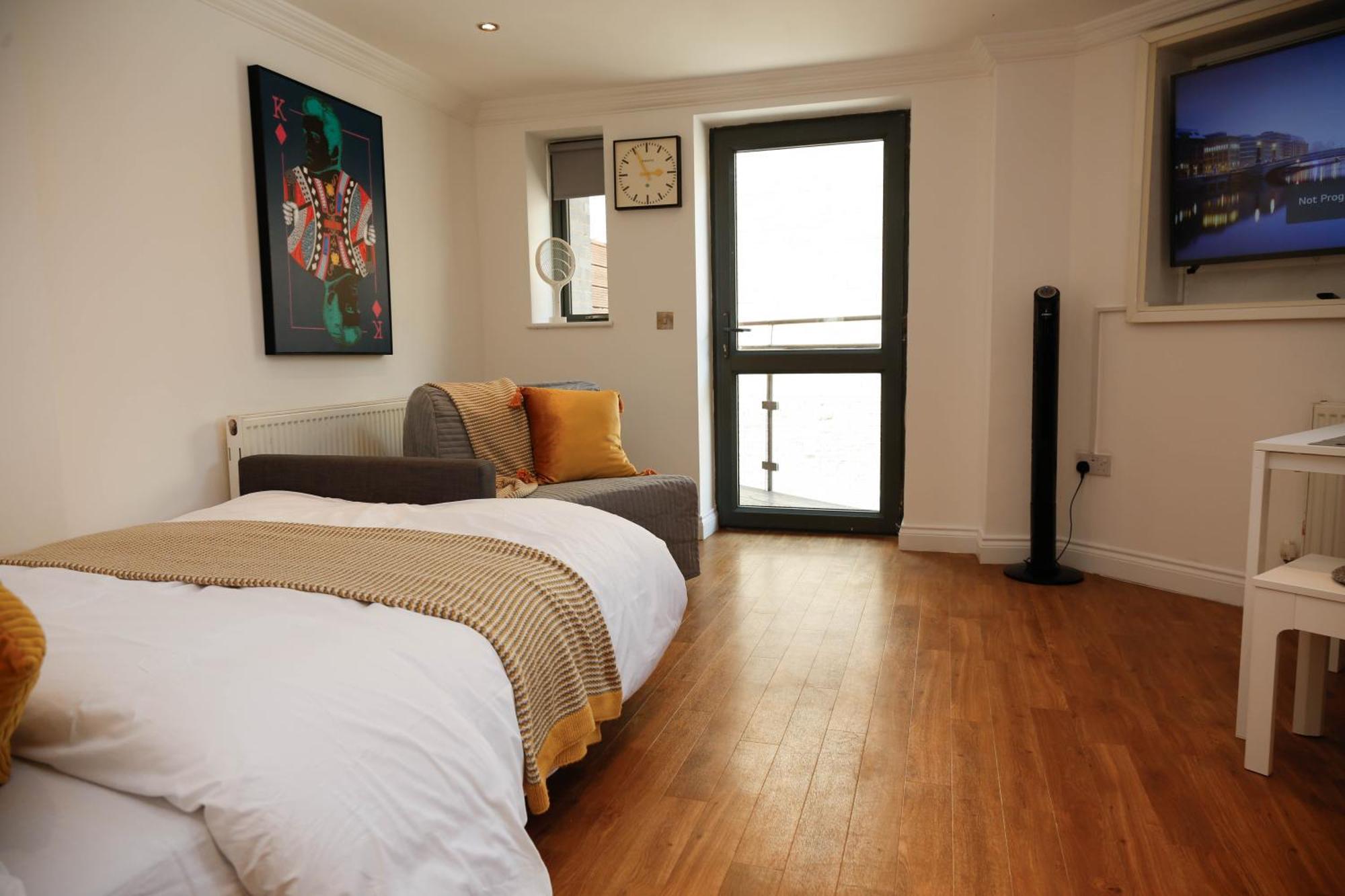 New Luxury Apartments In Central Location Next To Shops, Cafes, Bars & Metro Londres Exterior foto