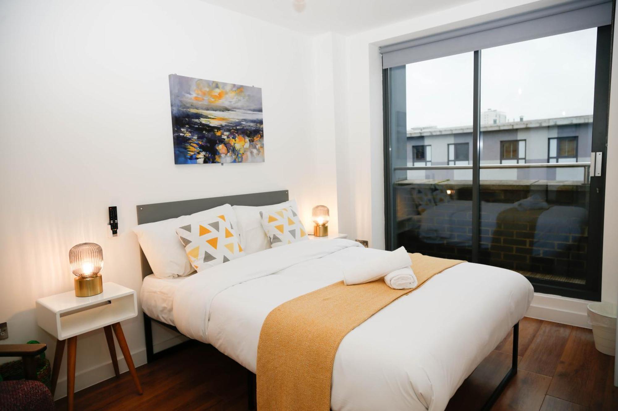 New Luxury Apartments In Central Location Next To Shops, Cafes, Bars & Metro Londres Exterior foto