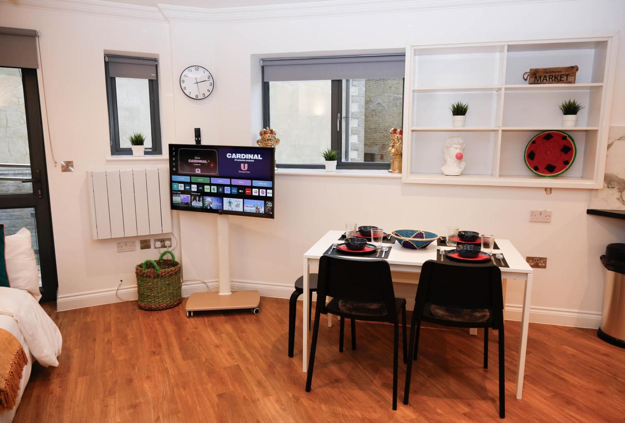 New Luxury Apartments In Central Location Next To Shops, Cafes, Bars & Metro Londres Exterior foto
