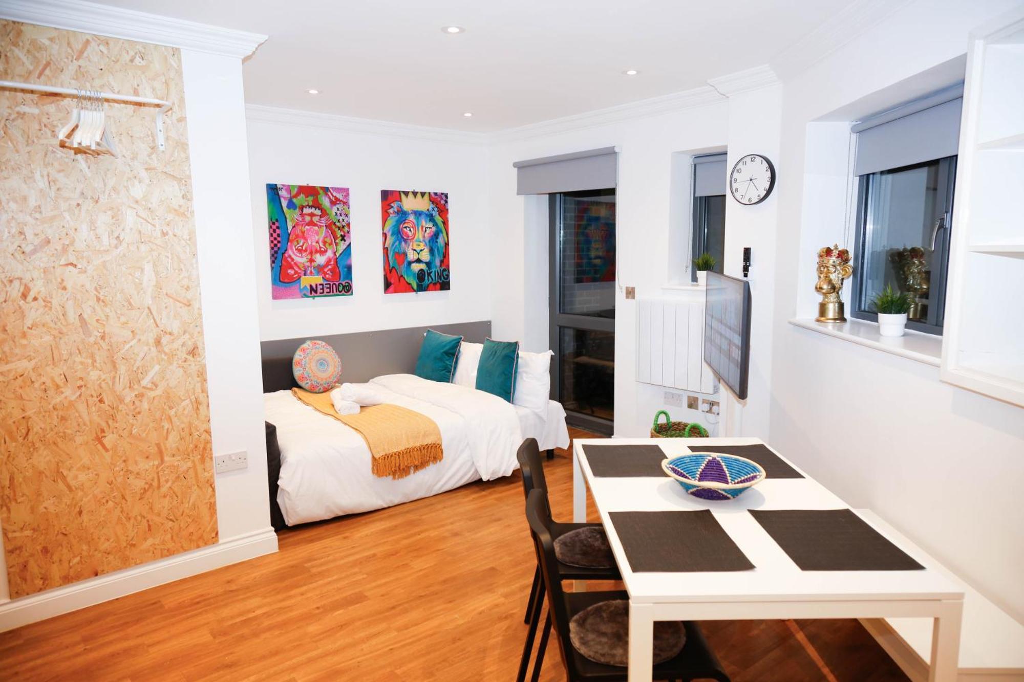 New Luxury Apartments In Central Location Next To Shops, Cafes, Bars & Metro Londres Exterior foto
