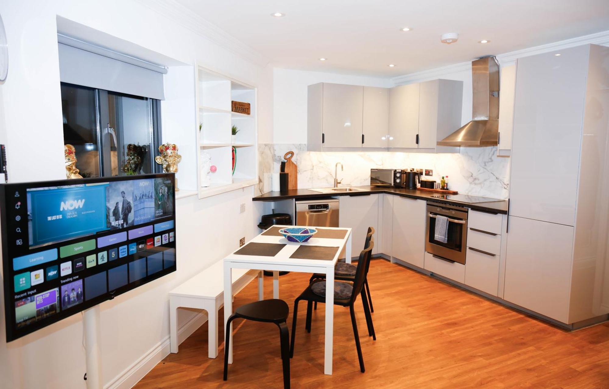 New Luxury Apartments In Central Location Next To Shops, Cafes, Bars & Metro Londres Exterior foto