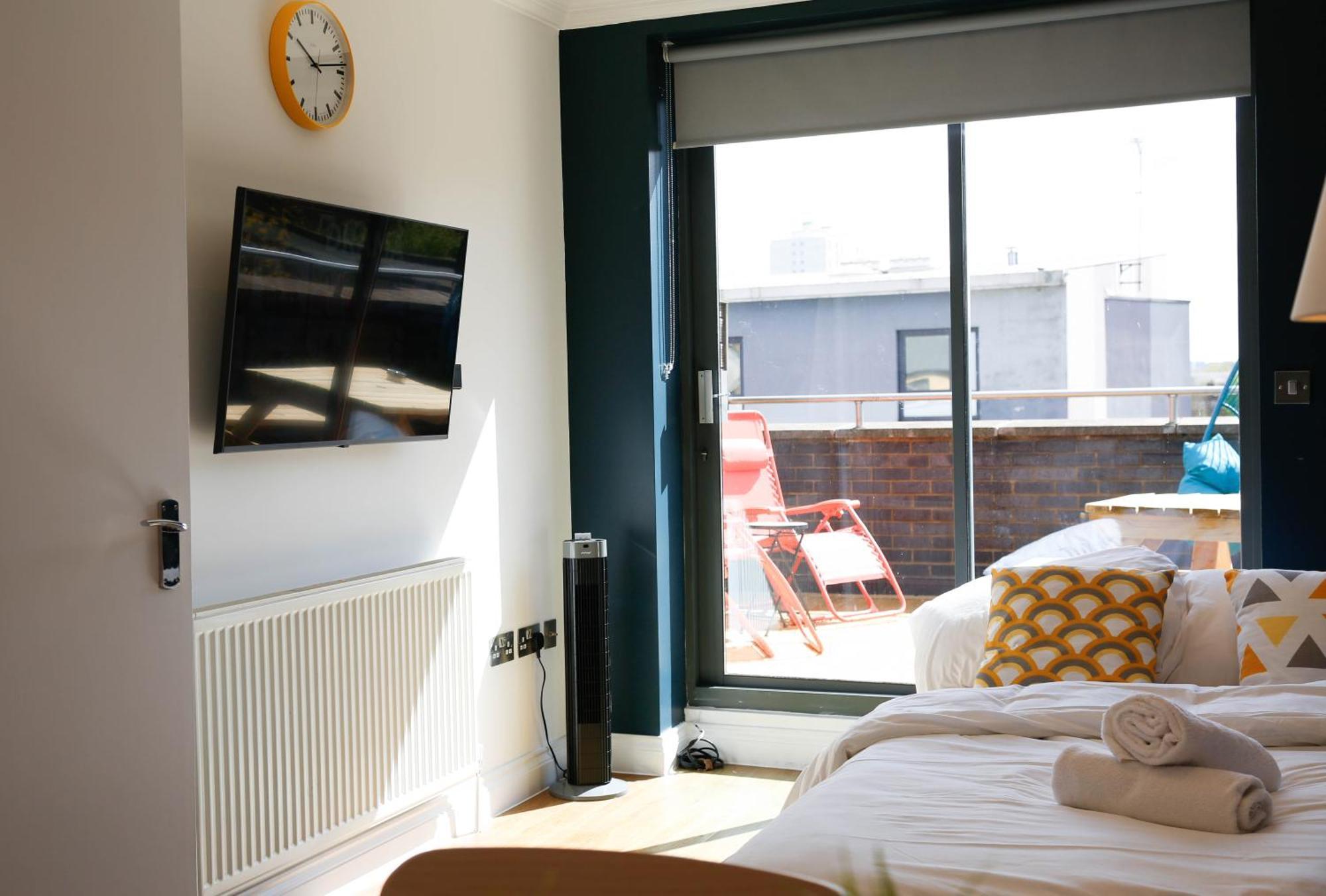 New Luxury Apartments In Central Location Next To Shops, Cafes, Bars & Metro Londres Exterior foto