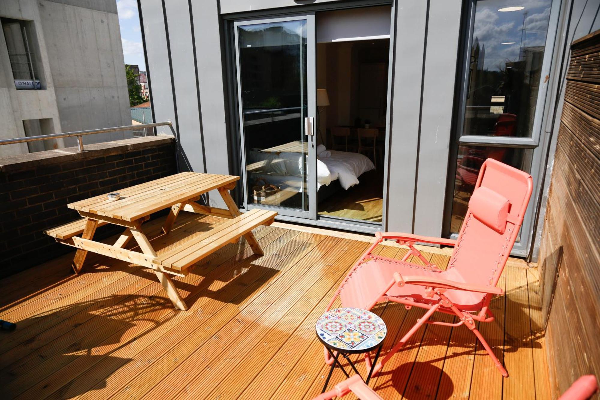 New Luxury Apartments In Central Location Next To Shops, Cafes, Bars & Metro Londres Exterior foto
