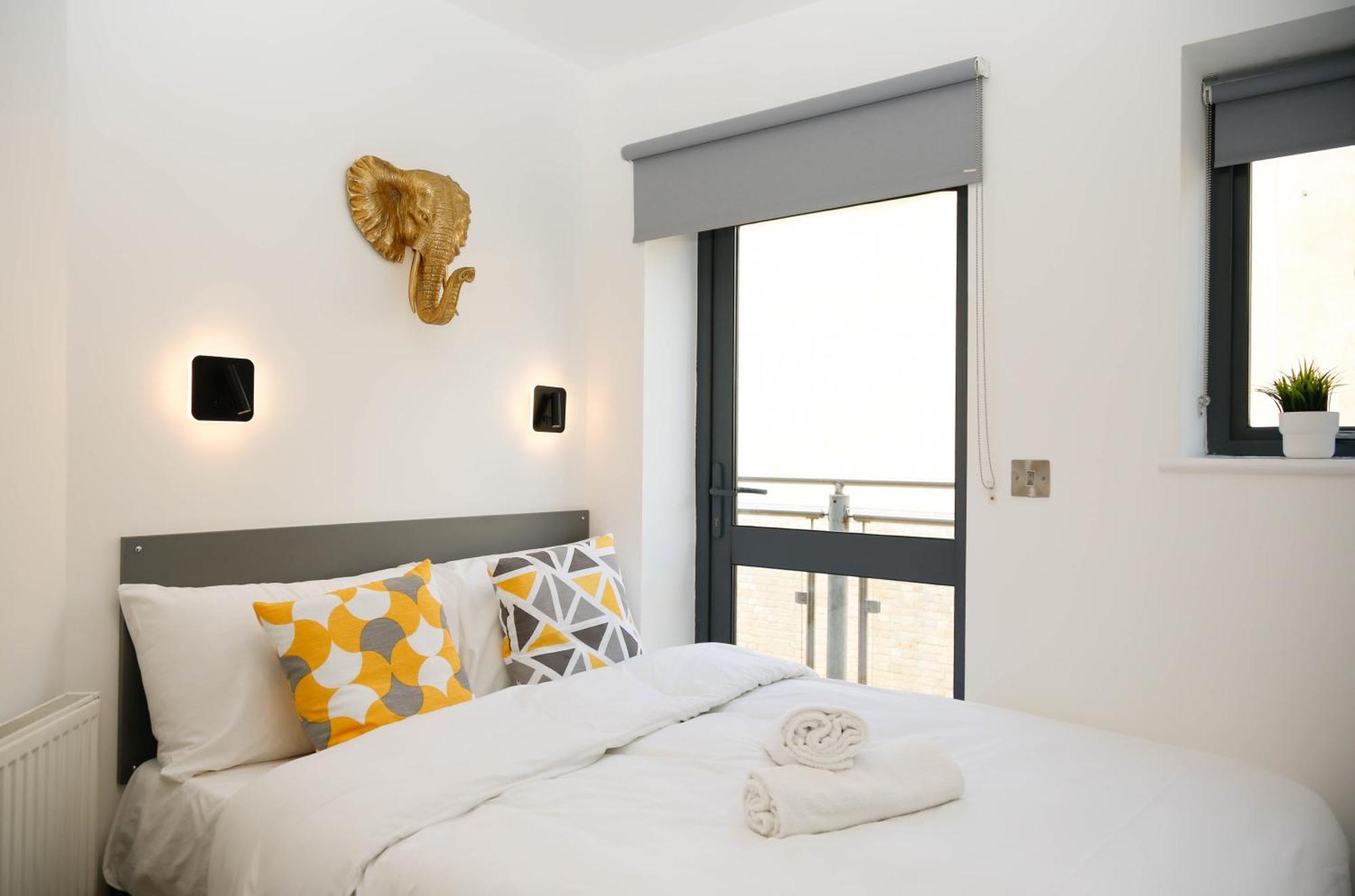 New Luxury Apartments In Central Location Next To Shops, Cafes, Bars & Metro Londres Exterior foto