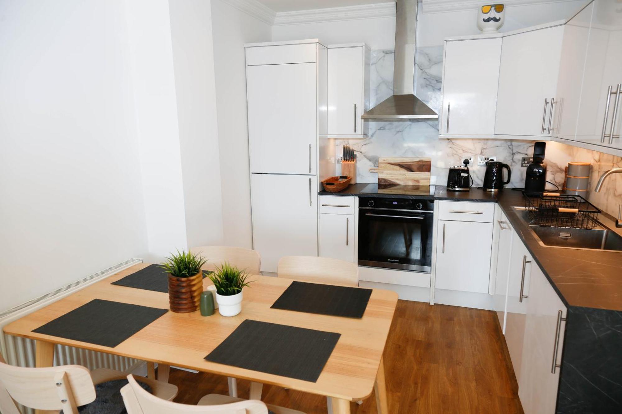 New Luxury Apartments In Central Location Next To Shops, Cafes, Bars & Metro Londres Exterior foto