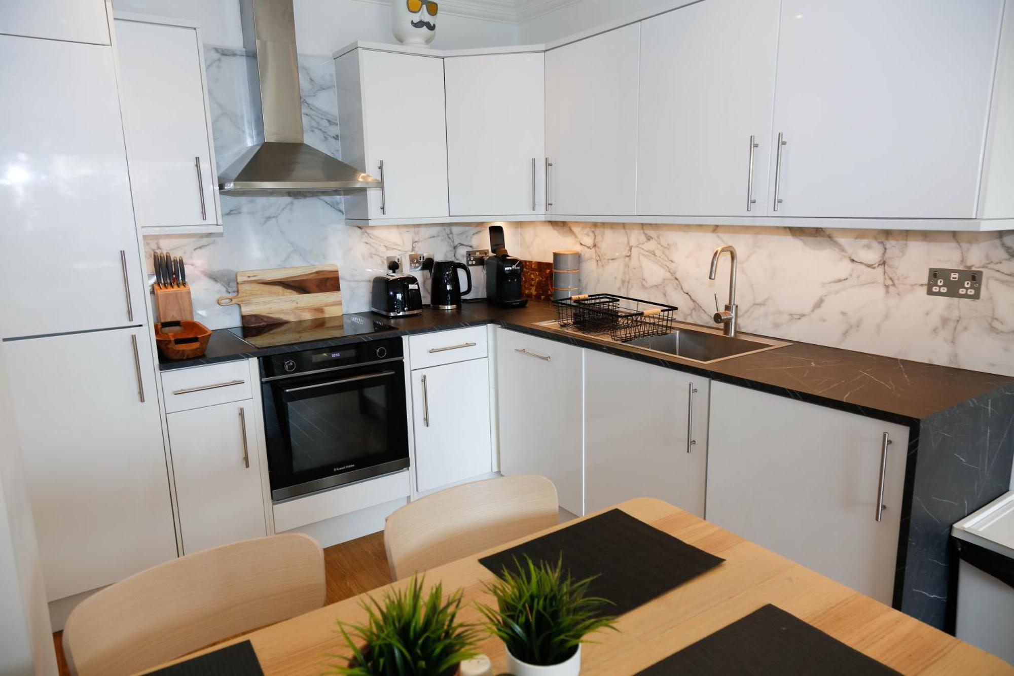 New Luxury Apartments In Central Location Next To Shops, Cafes, Bars & Metro Londres Exterior foto